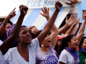 Homens são maioria entre filiados, em Pernambuco, mas participação feminina avança