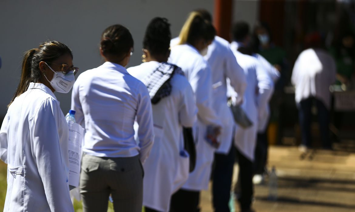 Saúde amplia para seis mil número de vagas do Mais Médicos