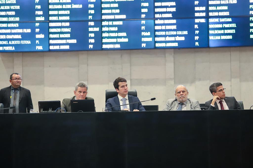 A Convite de João Campos, Antônio Coelho irá assumir pasta de turismo no Recife e antes de entrar de licença como deputado preside sessão da Alepe