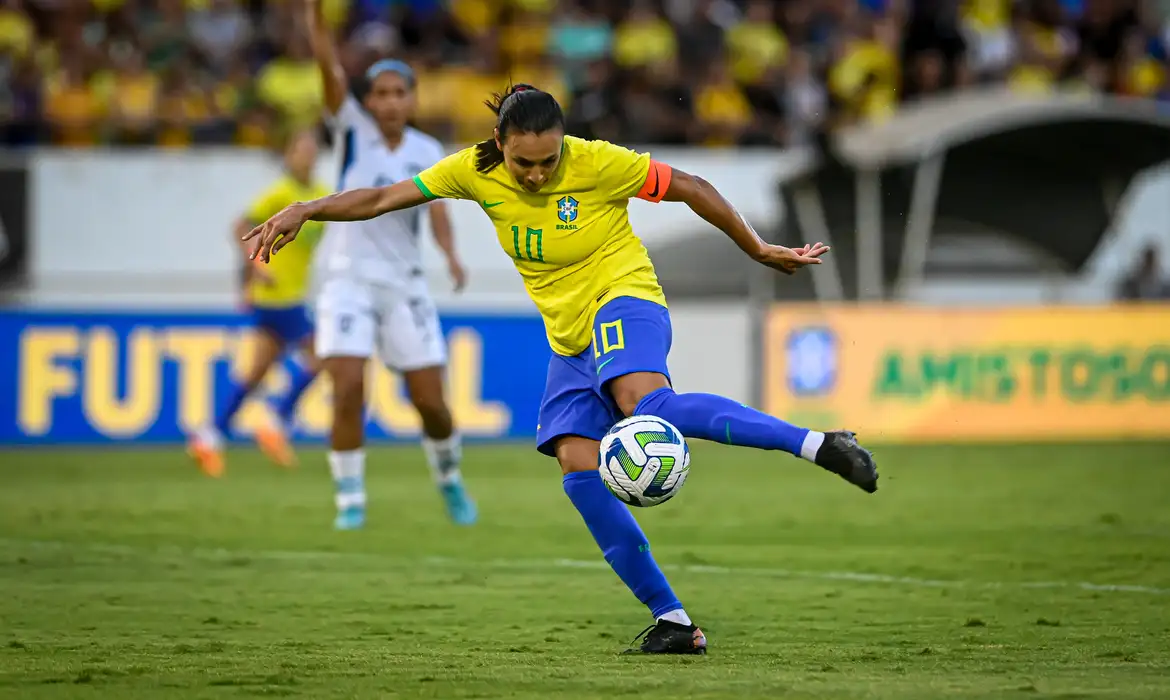 Com direito a gol de Marta, Brasil encerra 2023 vencendo a Nicarágua