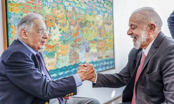 Em agenda privada em SP, Lula visita FHC, Noam Chomsky e Raduan Nassar